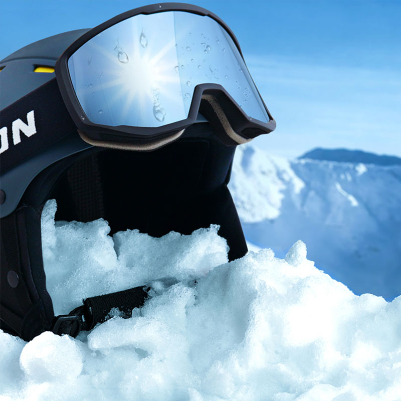 Pourquoi les lunettes de ski à lentilles cylindriques antibuée attirent de plus en plus l'attention dans les sports d'hiver